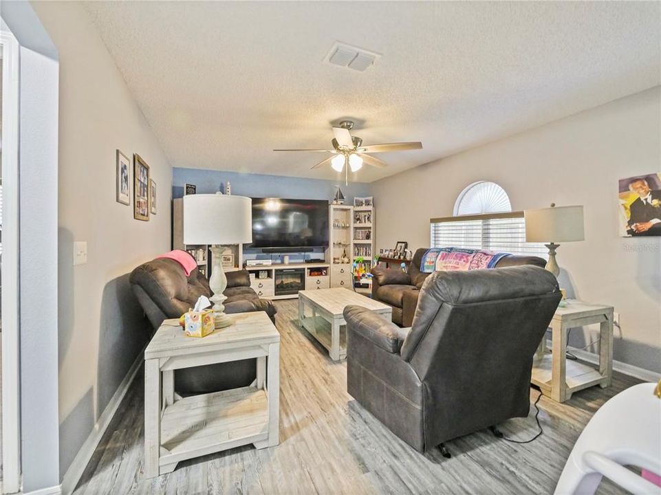 For Sale: $379,900 (4 beds, 2 baths, 2142 Square Feet)