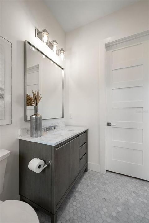 合同活跃: $1,995,000 (4 贝兹, 4 浴室, 3320 平方英尺)