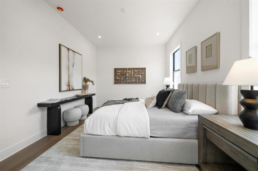 合同活跃: $1,995,000 (4 贝兹, 4 浴室, 3320 平方英尺)