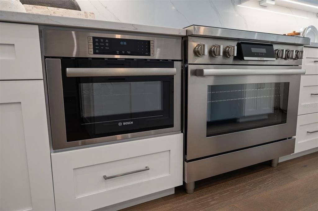 合同活跃: $1,995,000 (4 贝兹, 4 浴室, 3320 平方英尺)