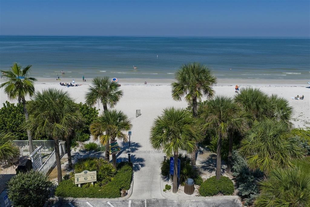 合同活跃: $1,995,000 (4 贝兹, 4 浴室, 3320 平方英尺)