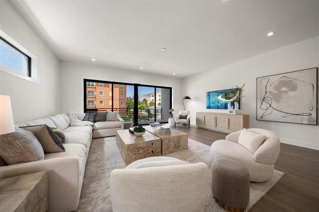 合同活跃: $1,995,000 (4 贝兹, 4 浴室, 3320 平方英尺)