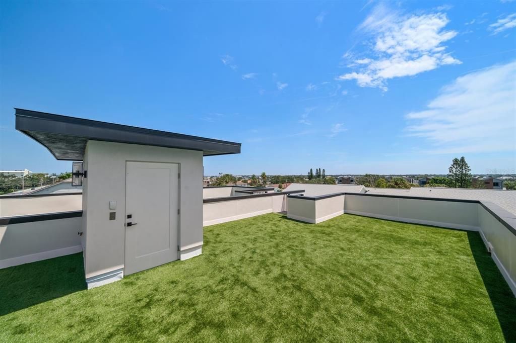 合同活跃: $1,995,000 (4 贝兹, 4 浴室, 3320 平方英尺)