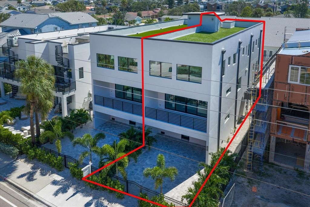 合同活跃: $1,995,000 (4 贝兹, 4 浴室, 3320 平方英尺)