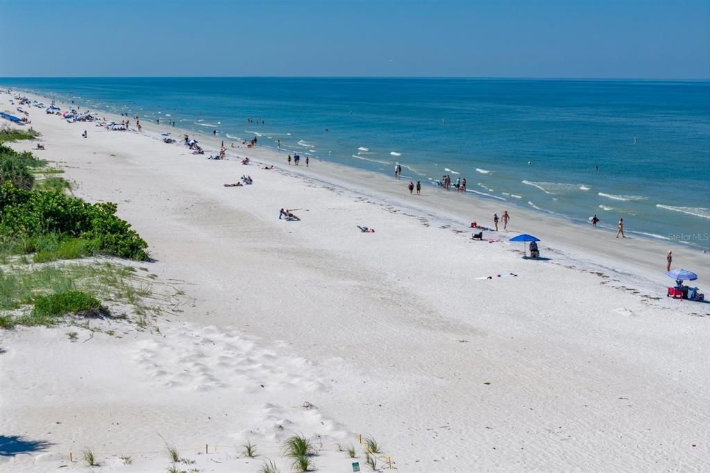 合同活跃: $1,995,000 (4 贝兹, 4 浴室, 3320 平方英尺)