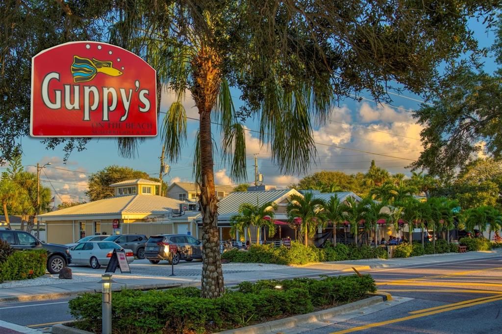 合同活跃: $1,995,000 (4 贝兹, 4 浴室, 3320 平方英尺)