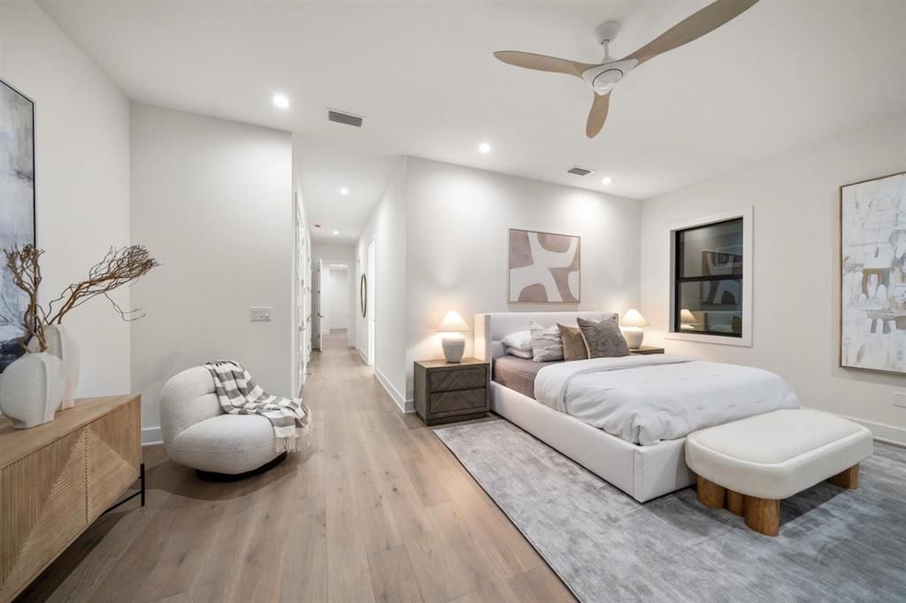 合同活跃: $1,995,000 (4 贝兹, 4 浴室, 3320 平方英尺)