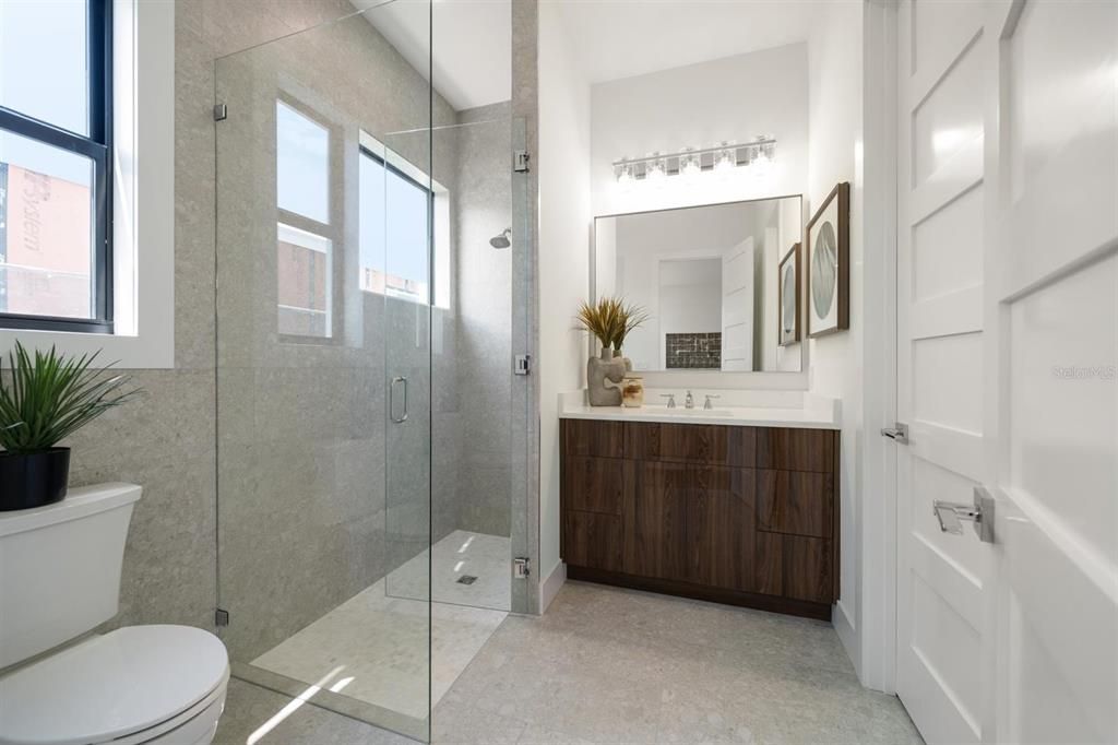 合同活跃: $1,995,000 (4 贝兹, 4 浴室, 3320 平方英尺)