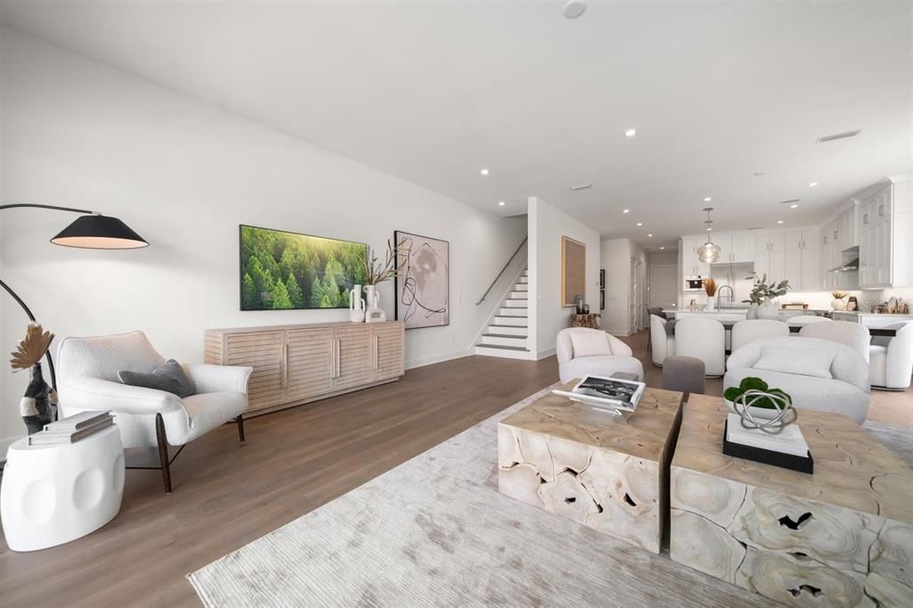 合同活跃: $1,995,000 (4 贝兹, 4 浴室, 3320 平方英尺)