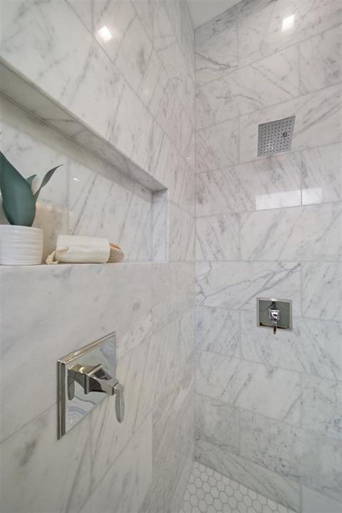 合同活跃: $1,995,000 (4 贝兹, 4 浴室, 3320 平方英尺)