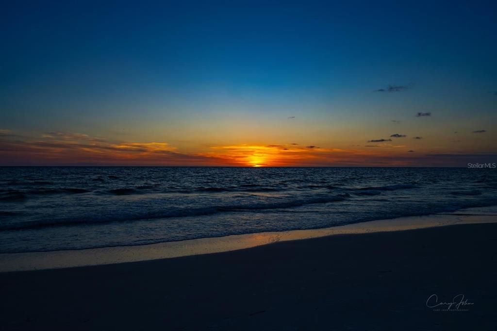 合同活跃: $1,995,000 (4 贝兹, 4 浴室, 3320 平方英尺)