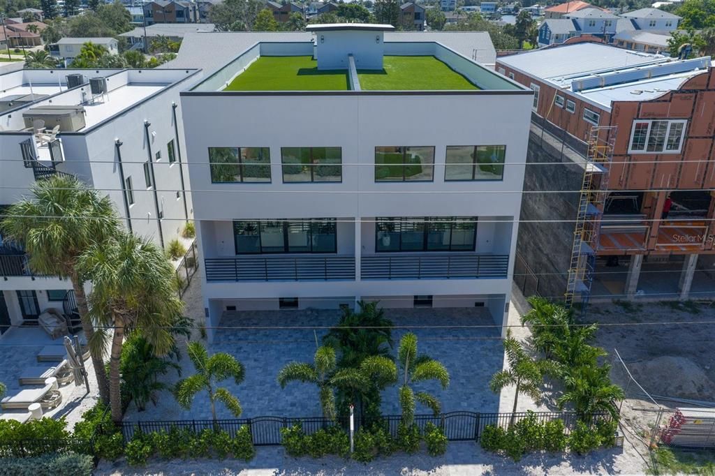 合同活跃: $1,995,000 (4 贝兹, 4 浴室, 3320 平方英尺)