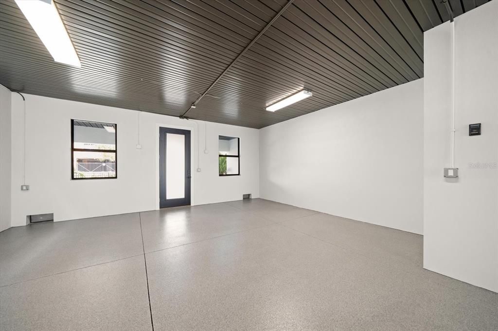 合同活跃: $1,995,000 (4 贝兹, 4 浴室, 3320 平方英尺)