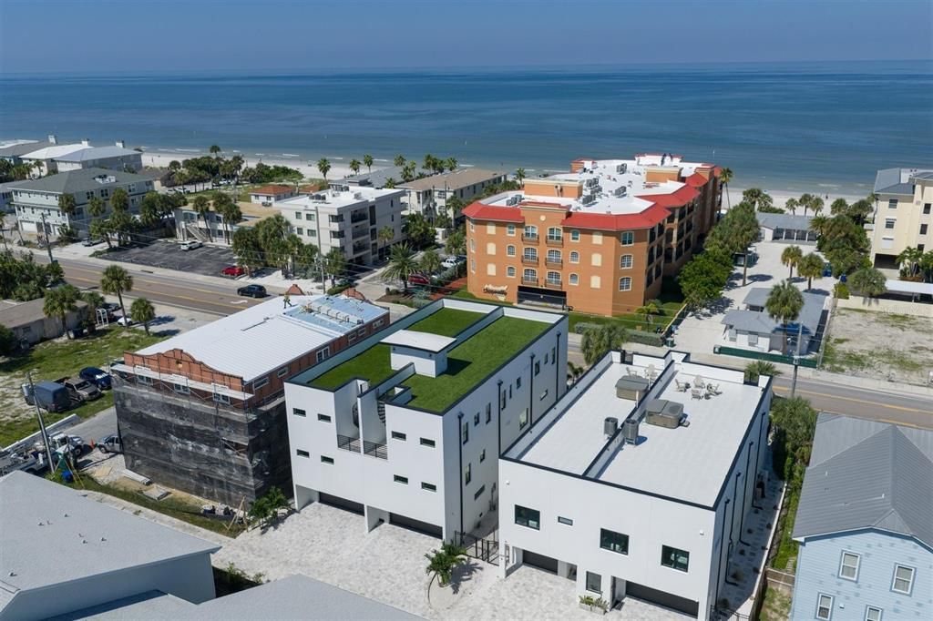 合同活跃: $1,995,000 (4 贝兹, 4 浴室, 3320 平方英尺)