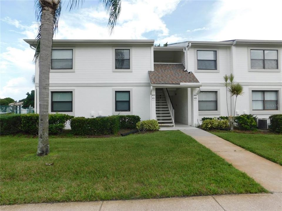 Под контрактом: $1,400 (1 спален, 1 ванн, 734 Квадратных фут)