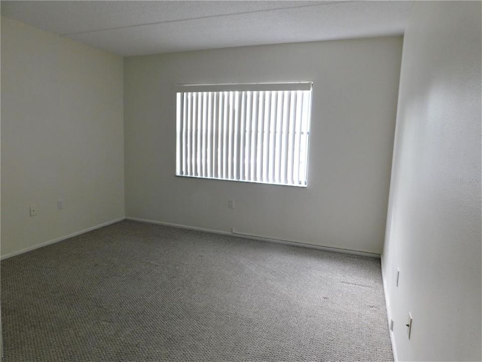 Под контрактом: $1,400 (1 спален, 1 ванн, 734 Квадратных фут)