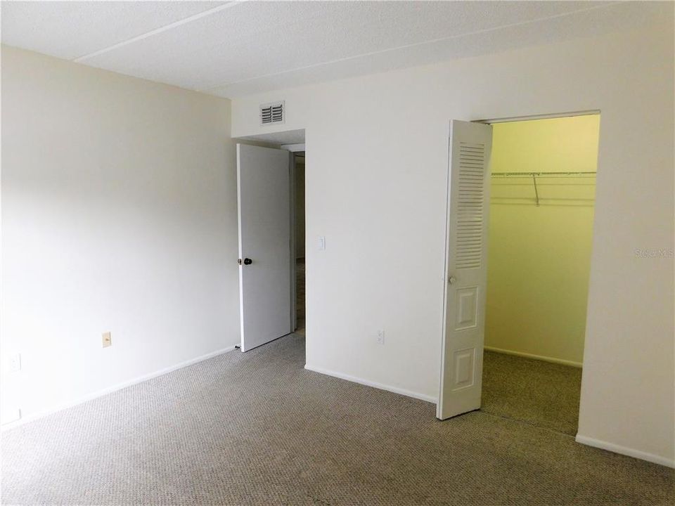 Под контрактом: $1,400 (1 спален, 1 ванн, 734 Квадратных фут)