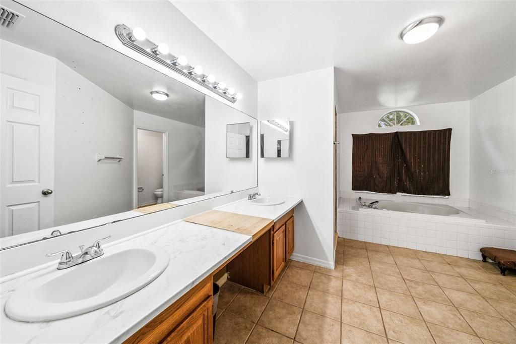 Active With Contract: $468,000 (4 beds, 3 baths, 2261 Square Feet)