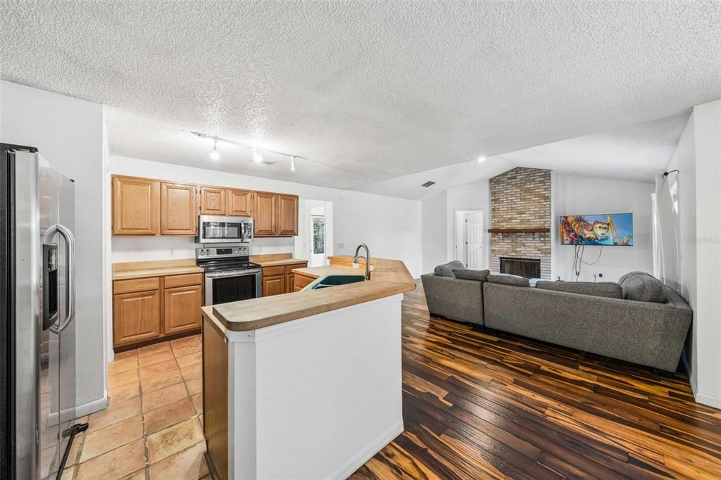 Active With Contract: $468,000 (4 beds, 3 baths, 2261 Square Feet)