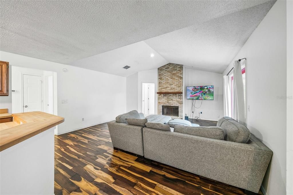 Active With Contract: $468,000 (4 beds, 3 baths, 2261 Square Feet)