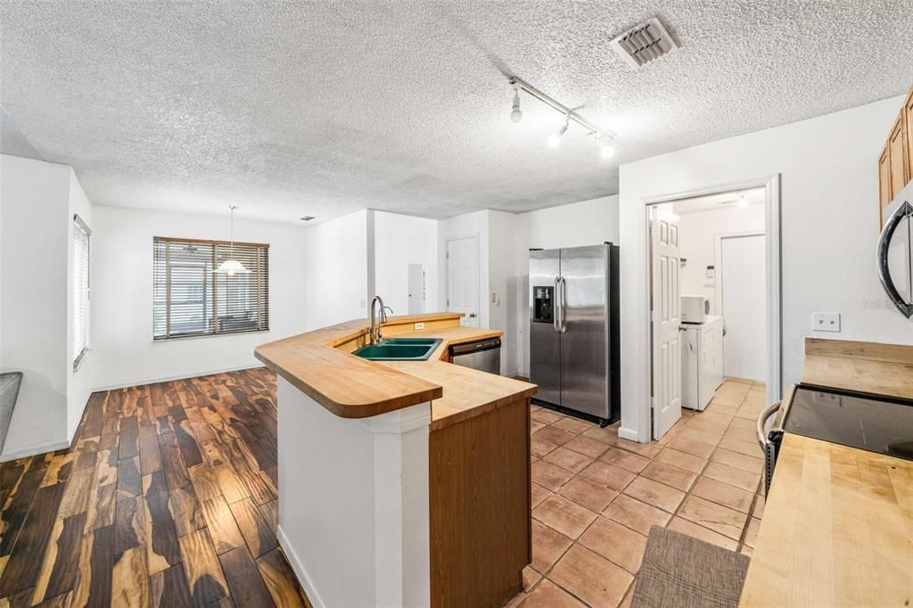 Active With Contract: $468,000 (4 beds, 3 baths, 2261 Square Feet)