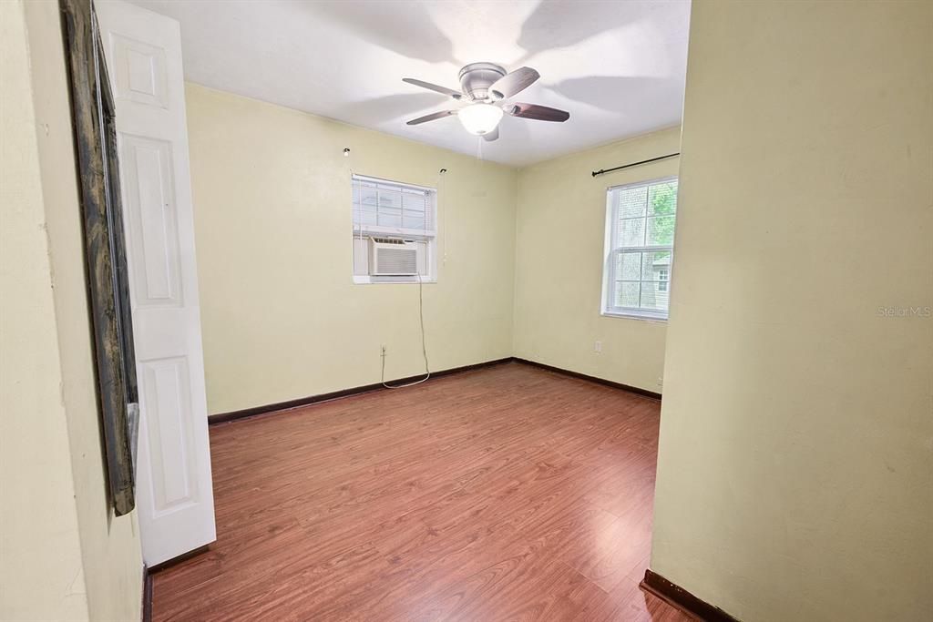 For Sale: $230,000 (2 beds, 1 baths, 1267 Square Feet)