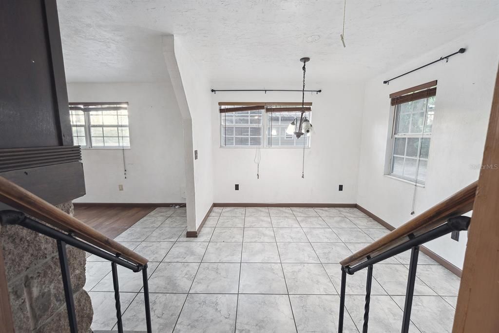 For Sale: $230,000 (2 beds, 1 baths, 1267 Square Feet)