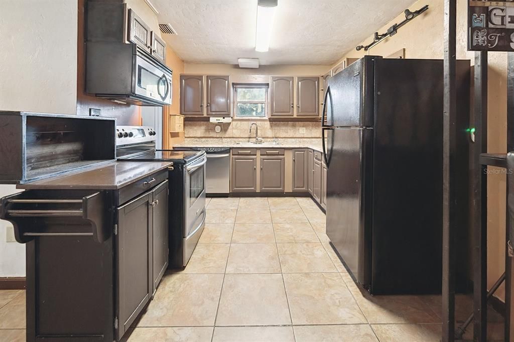 For Sale: $230,000 (2 beds, 1 baths, 1267 Square Feet)