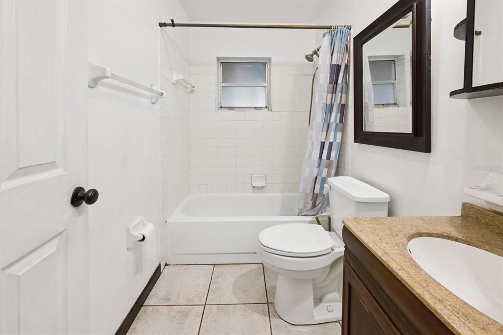 For Sale: $230,000 (2 beds, 1 baths, 1267 Square Feet)