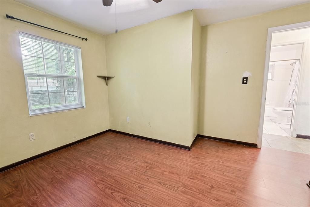 For Sale: $230,000 (2 beds, 1 baths, 1267 Square Feet)