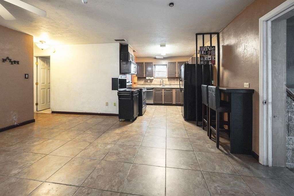 For Sale: $230,000 (2 beds, 1 baths, 1267 Square Feet)