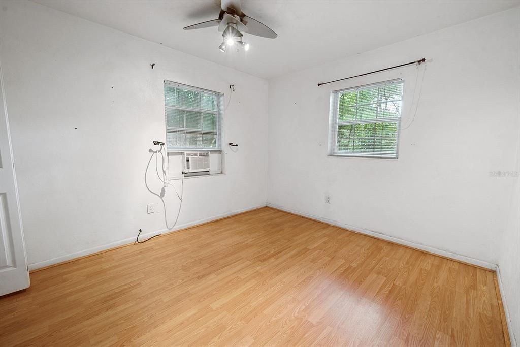 For Sale: $230,000 (2 beds, 1 baths, 1267 Square Feet)