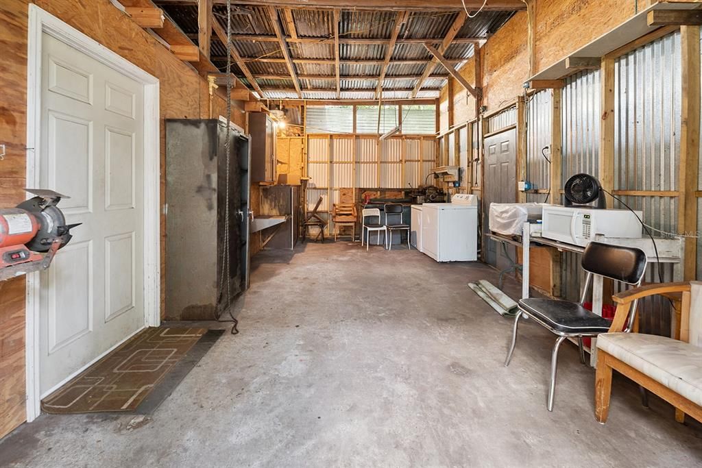 For Sale: $230,000 (2 beds, 1 baths, 1267 Square Feet)