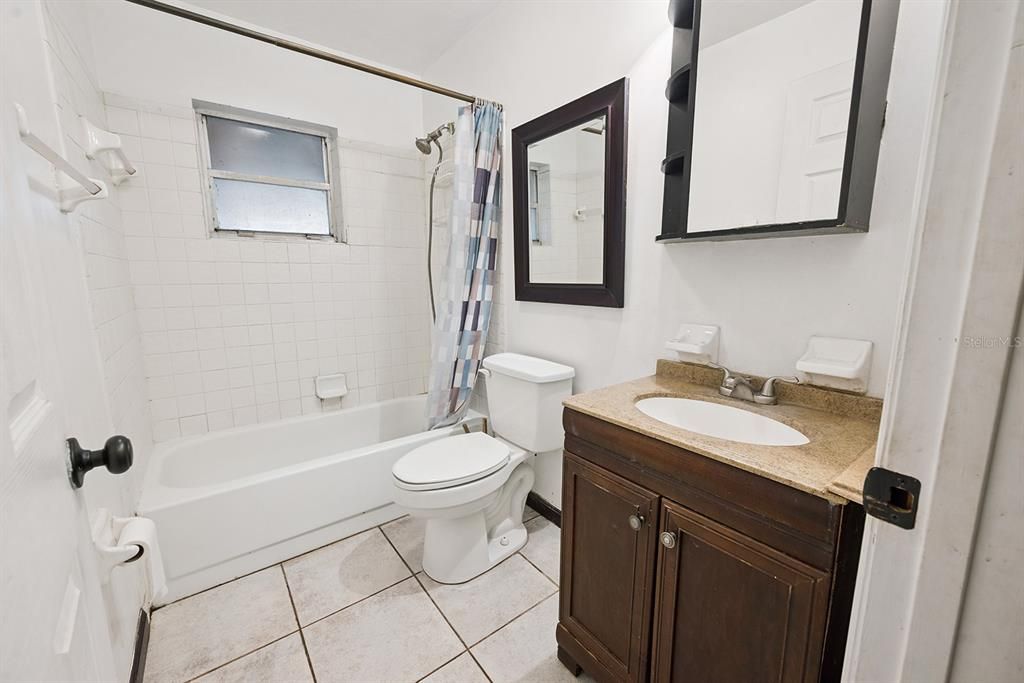 For Sale: $230,000 (2 beds, 1 baths, 1267 Square Feet)