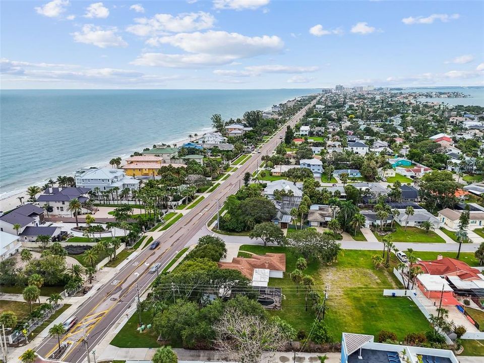 合同活跃: $700,000 (3 贝兹, 2 浴室, 1865 平方英尺)