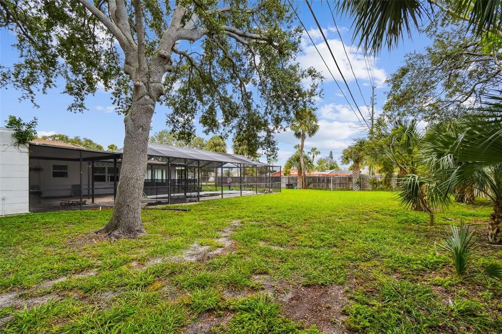 合同活跃: $700,000 (3 贝兹, 2 浴室, 1865 平方英尺)