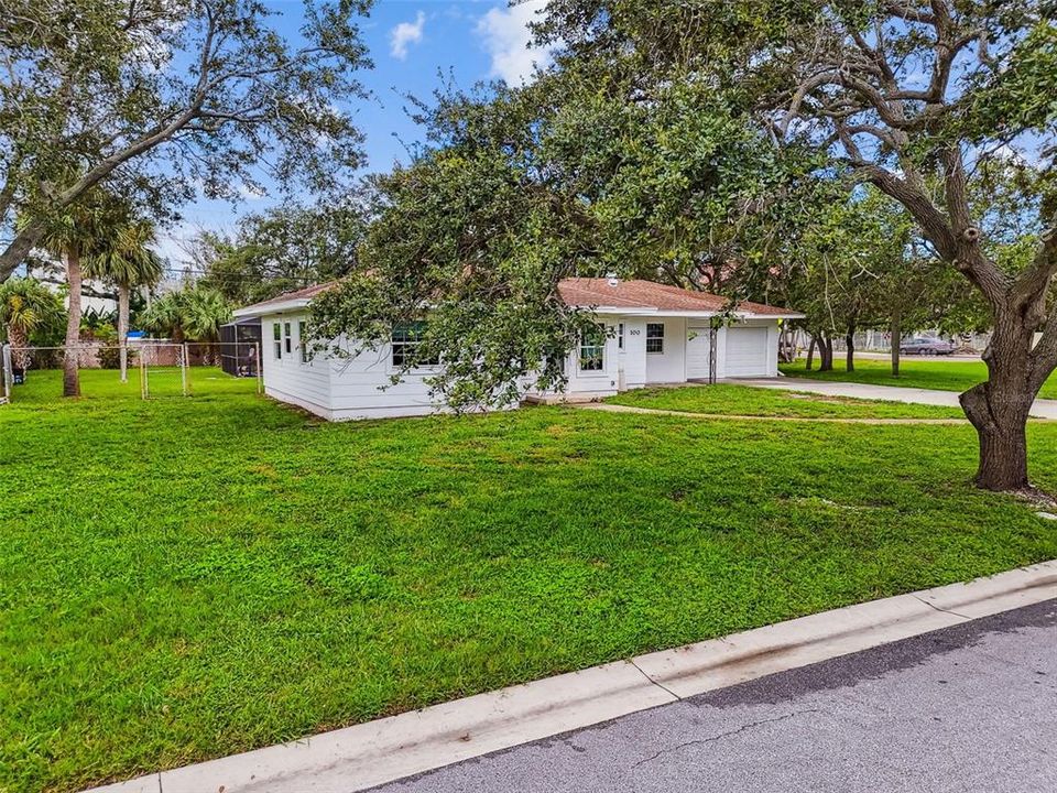 合同活跃: $700,000 (3 贝兹, 2 浴室, 1865 平方英尺)