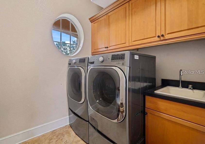 For Sale: $3,200,000 (5 beds, 3 baths, 4500 Square Feet)