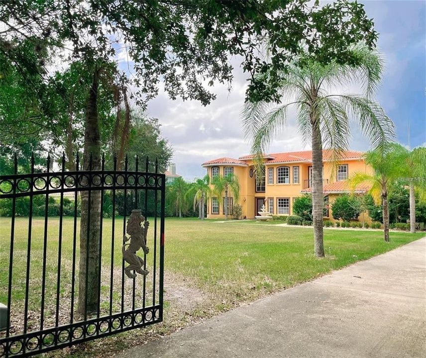 For Sale: $3,200,000 (5 beds, 3 baths, 4500 Square Feet)