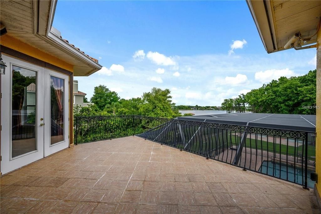 For Sale: $3,200,000 (5 beds, 3 baths, 4500 Square Feet)