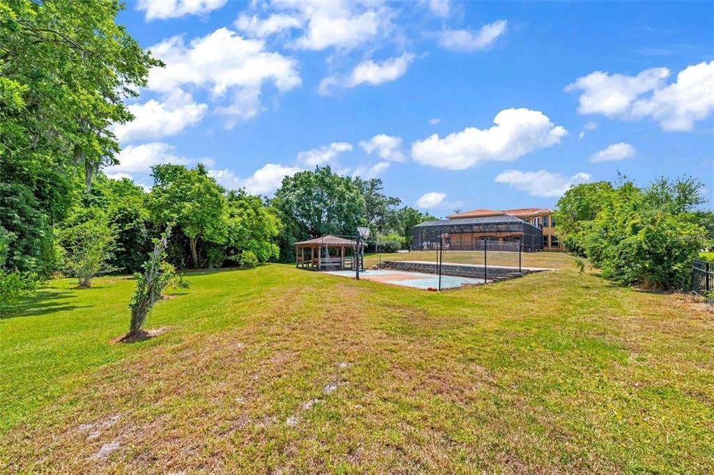 For Sale: $3,200,000 (5 beds, 3 baths, 4500 Square Feet)