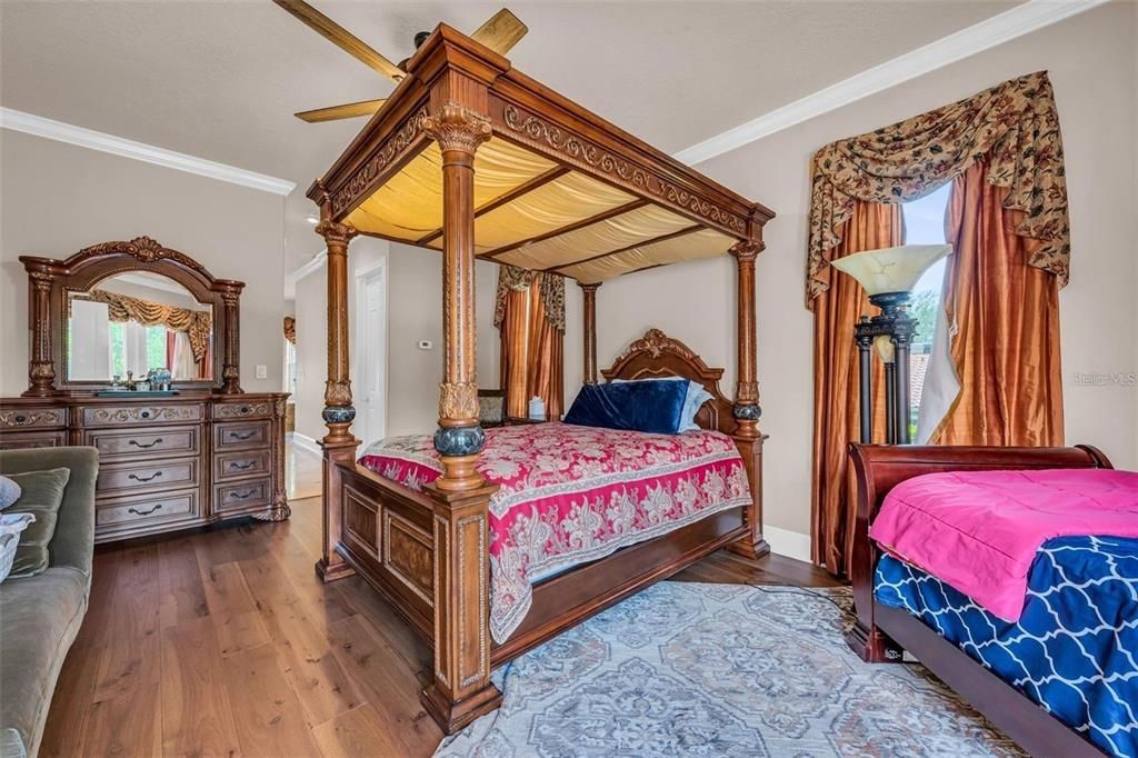 For Sale: $3,200,000 (5 beds, 3 baths, 4500 Square Feet)