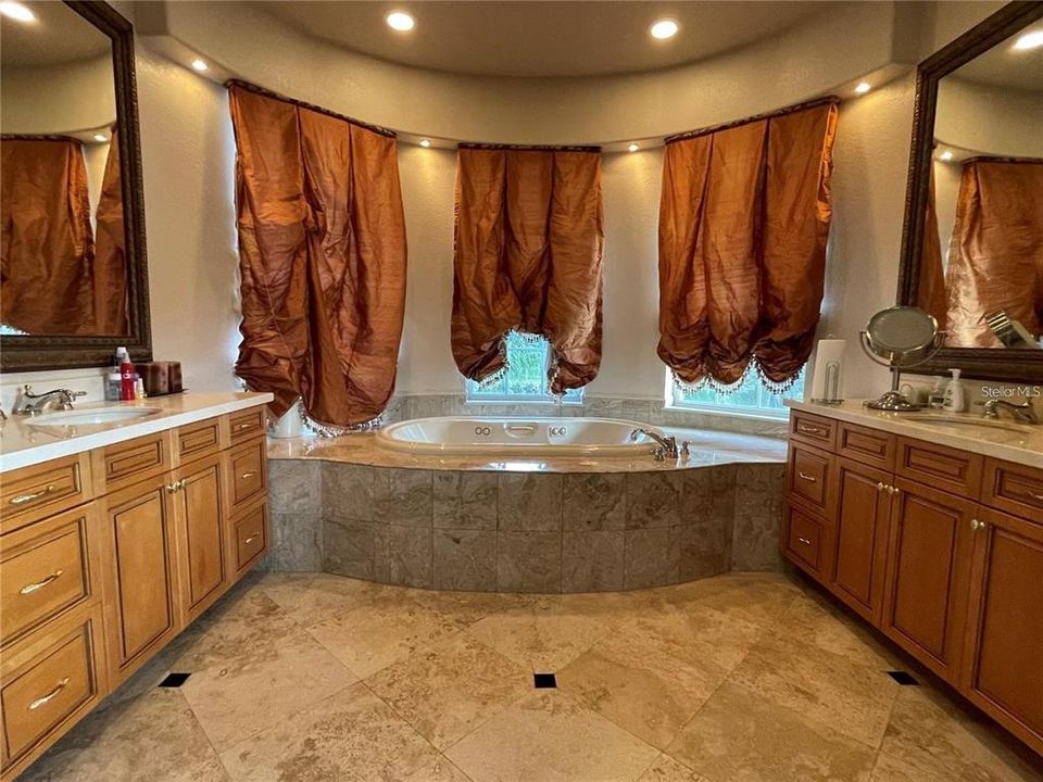 For Sale: $3,200,000 (5 beds, 3 baths, 4500 Square Feet)