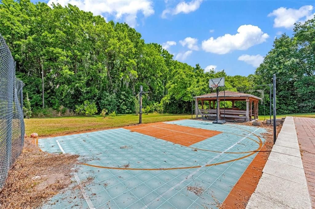 For Sale: $3,200,000 (5 beds, 3 baths, 4500 Square Feet)