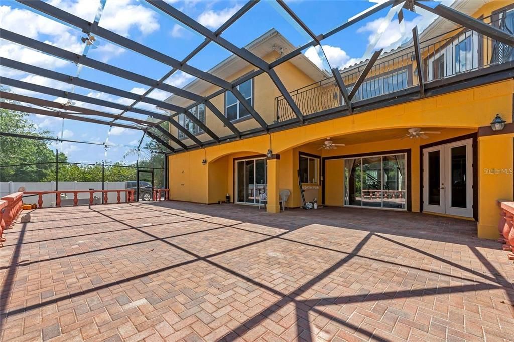 For Sale: $3,200,000 (5 beds, 3 baths, 4500 Square Feet)