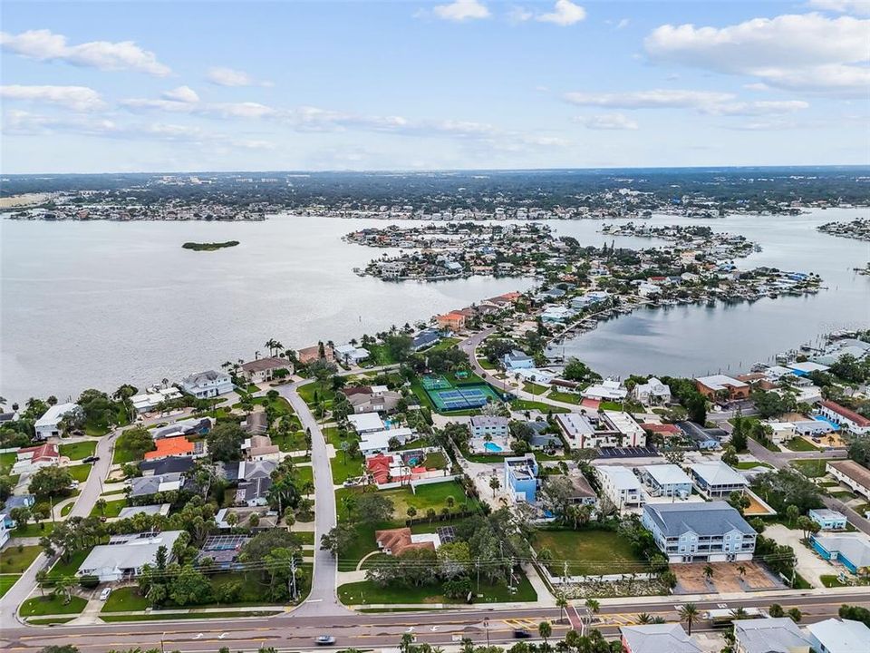 合同活跃: $700,000 (0.42 acres)