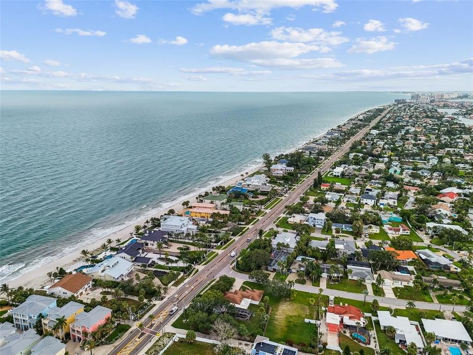 合同活跃: $700,000 (0.42 acres)