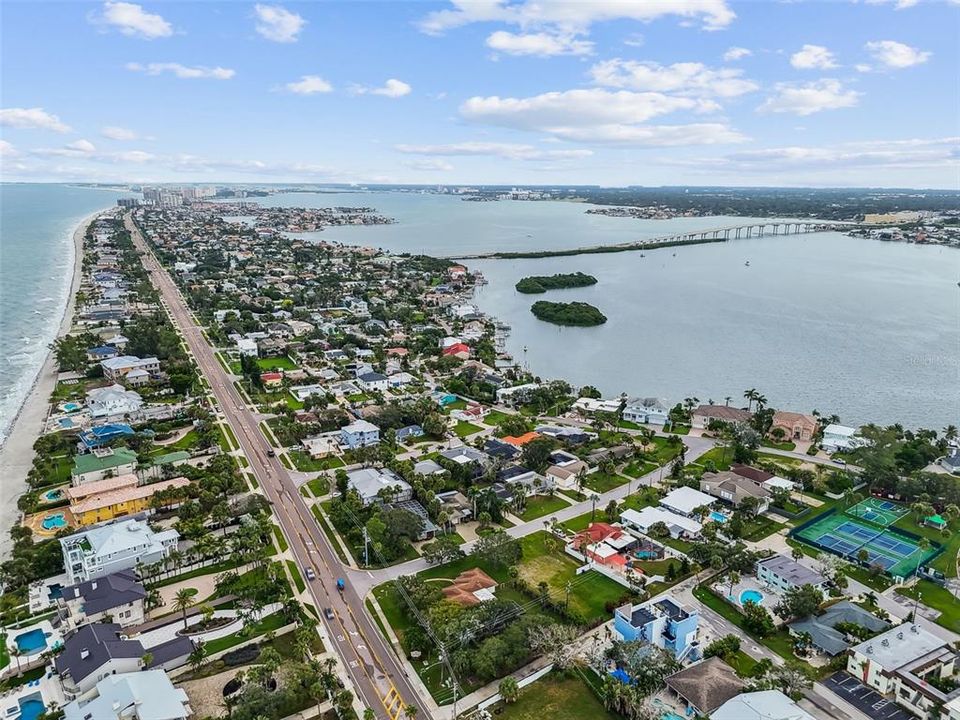 合同活跃: $700,000 (0.42 acres)