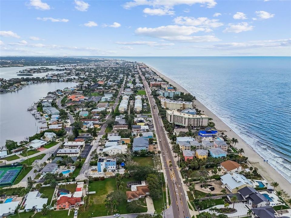 合同活跃: $700,000 (0.42 acres)