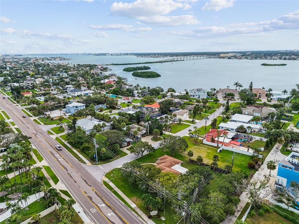 合同活跃: $700,000 (0.42 acres)